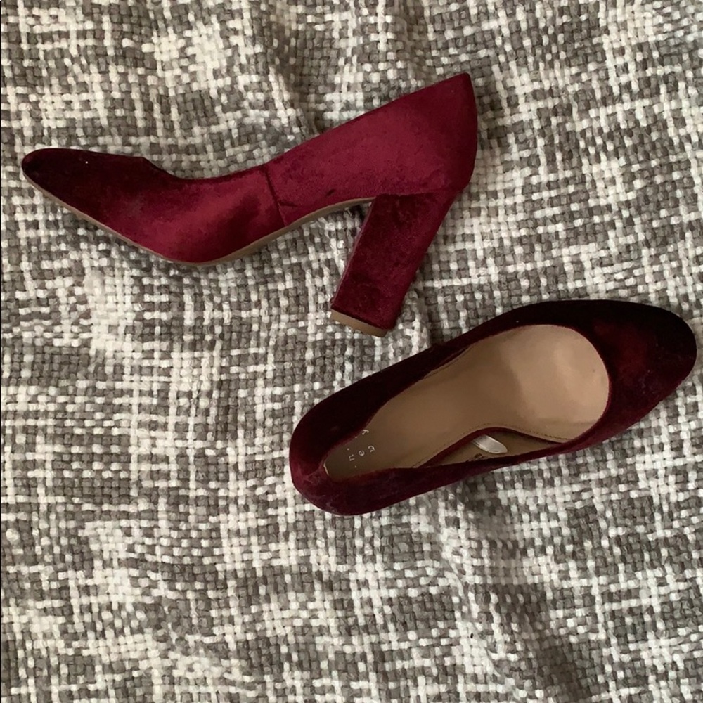 Velvet pumps